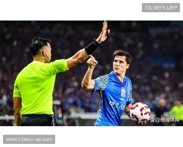 吐口水红牌判罚到底有没有争议？足球规则是怎么规定的？