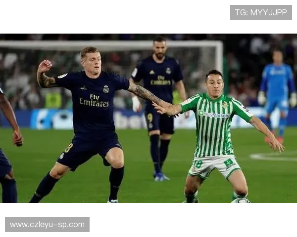 凯恩与本泽马对比：策应能力差距与战术角色解析