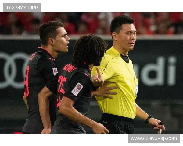 助理裁判职责全解析：边线判罚与越位判定的关键规则拆解