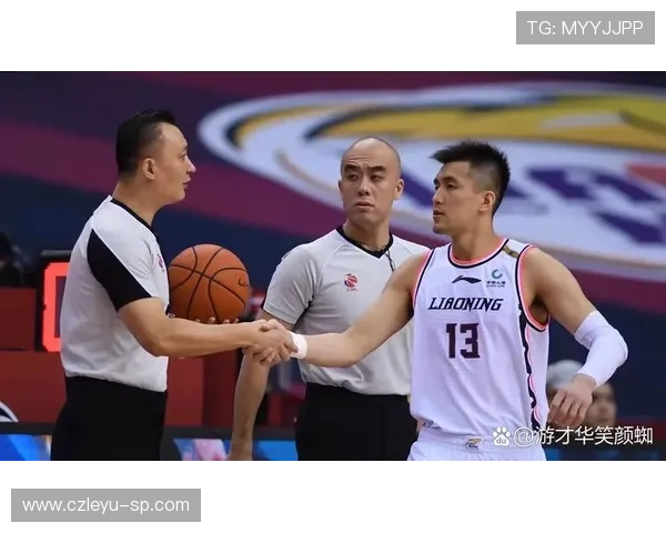 详细解析防守犯规判罚标准：什么行为会被吹犯规？